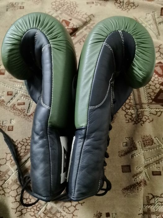 Боксеркие перчатки б/у