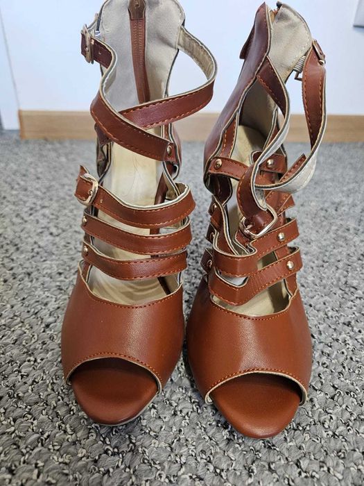 Pantofi elegnati NOU