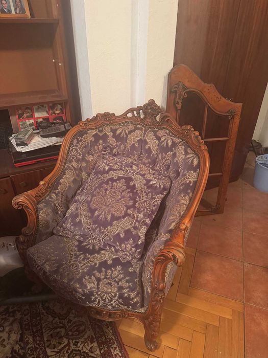 Стари мебели, запазени и готови за употреба