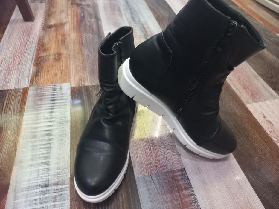 Дамски кецове и боти