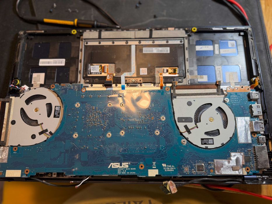 Продавам лаптоп ASUS UX534F за части / на части