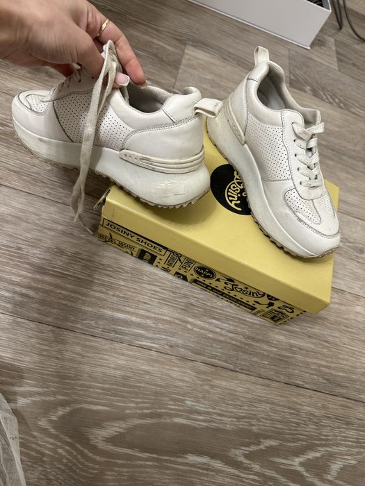 Кроссовки кожа 35-36