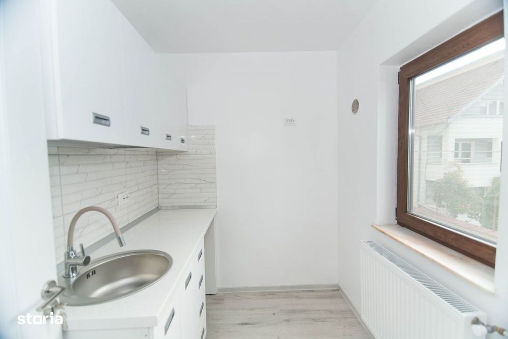 Garsoniera decomandata - renovata - etaj 1 - Gavana