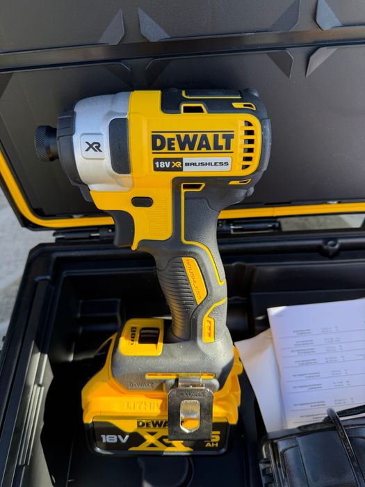 Bormașină cu impact DEWALT XR