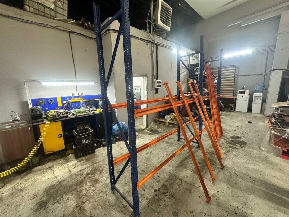 В продаже стеллаж