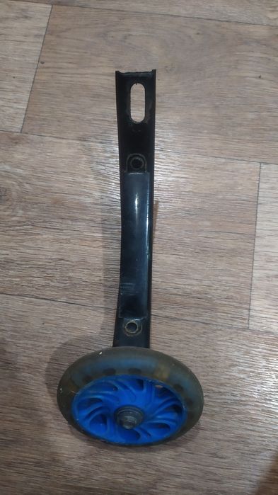 Продам вспомогательные колеса на детский велосипед.