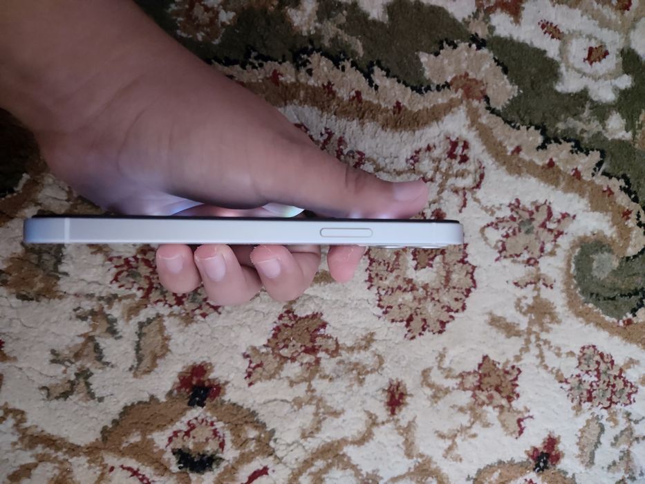 Продам iPhone 12