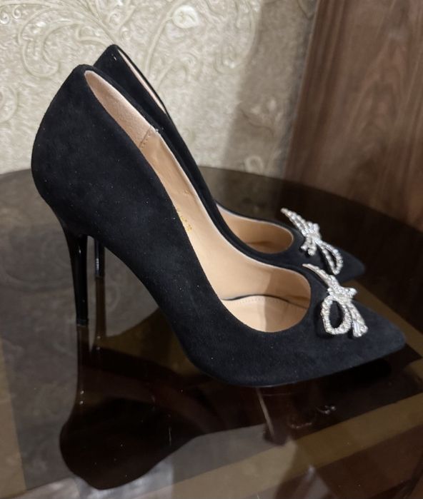 Туфельки  39р  на 38,5 р подойдут одела один раз