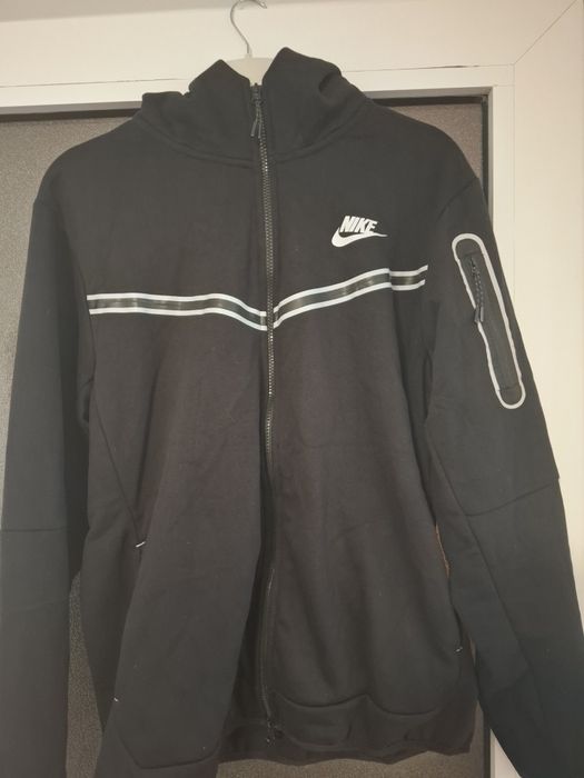 Vând trenig nou NIKE  MADE IN  CAMBODIA  XL