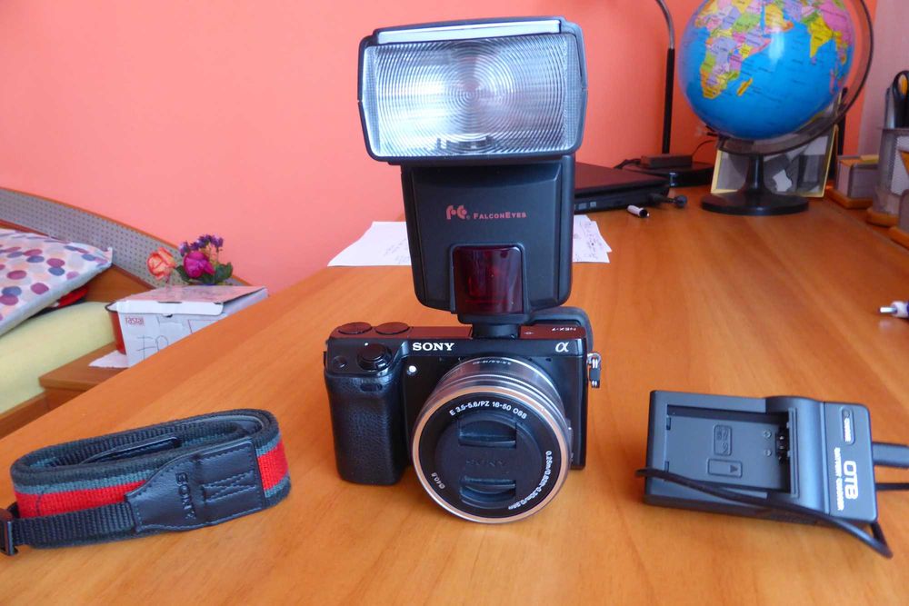 Sony NEX 7 + obiectiv Sony 16-50 mm /PZ + blitz FALCON Eyes