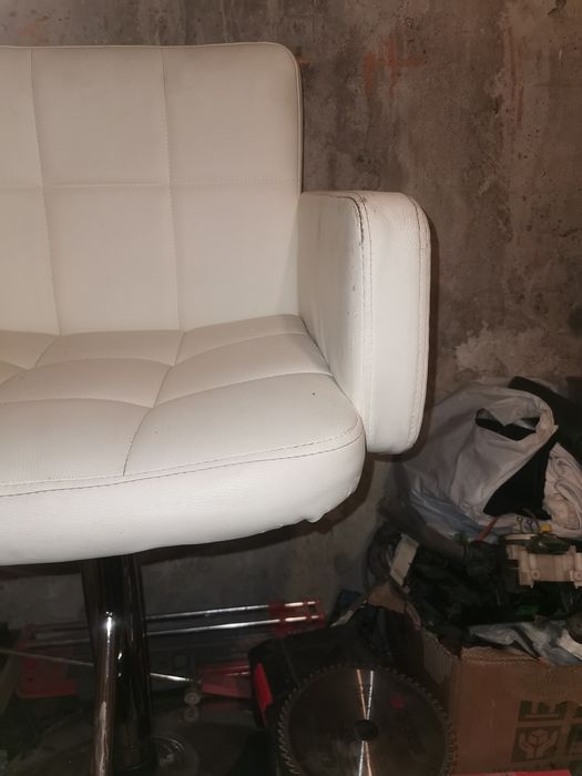 Бар столове бели