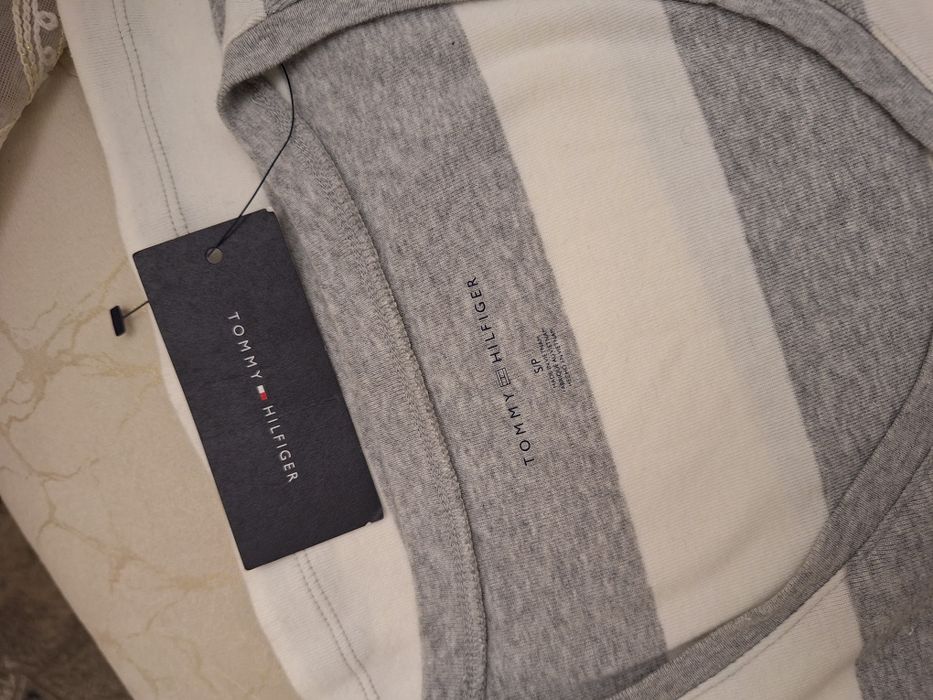 Футболка от Tommy Hilfiger