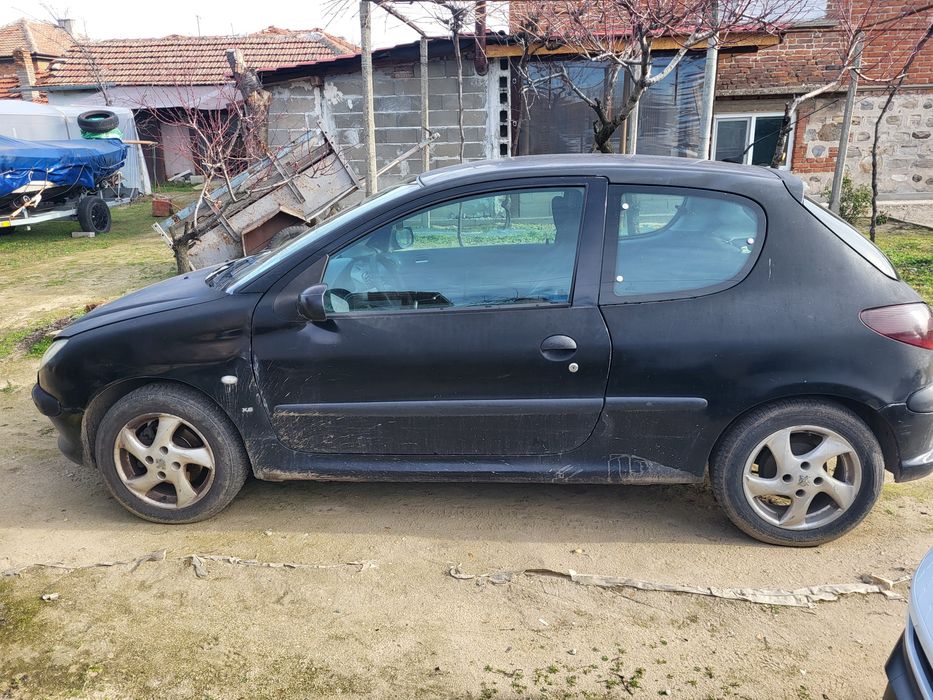 Продавам пежо 206
