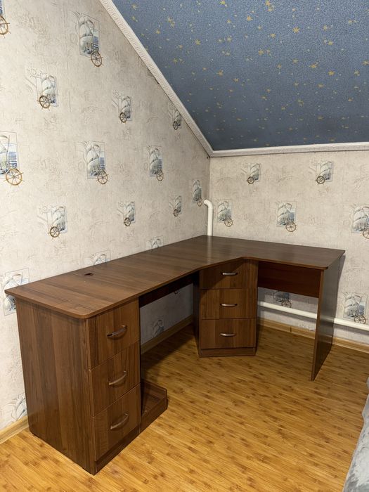 Продам компьютерный стол