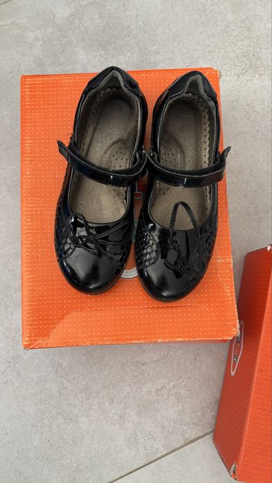 Детские туфли для девочки черные