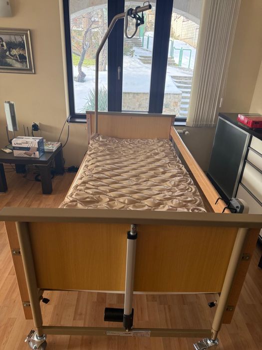 Електрическо болнично легло