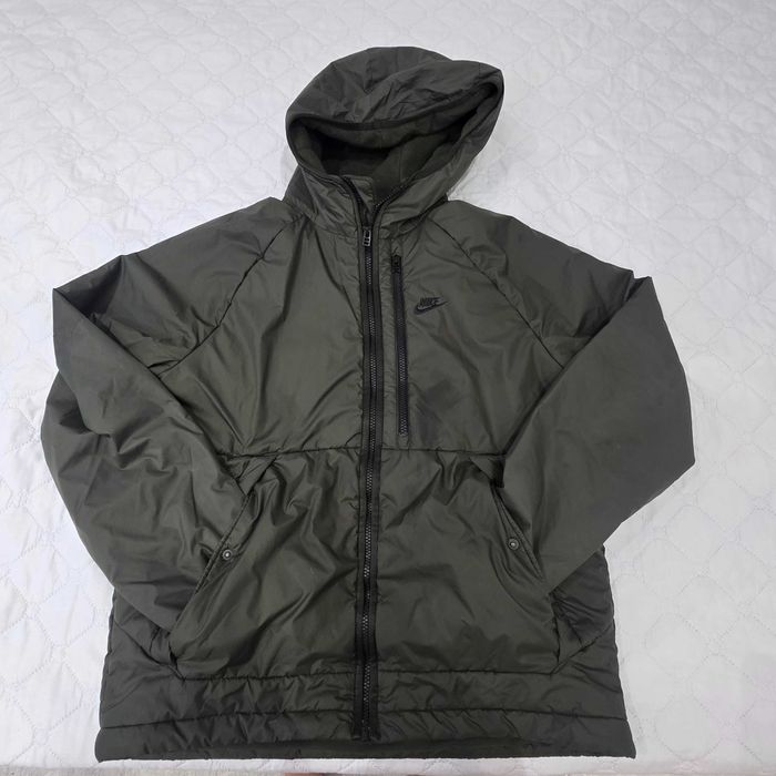 Nike мъжки дрехи р-р М,всички за 89 евро.
