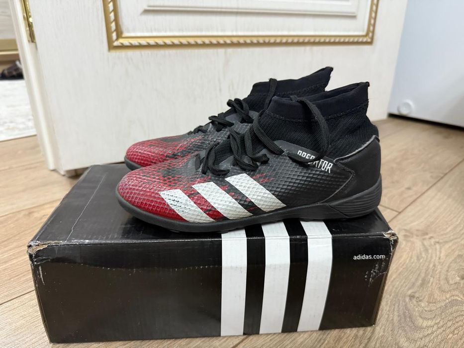 Сороконожки Adidas Predator
