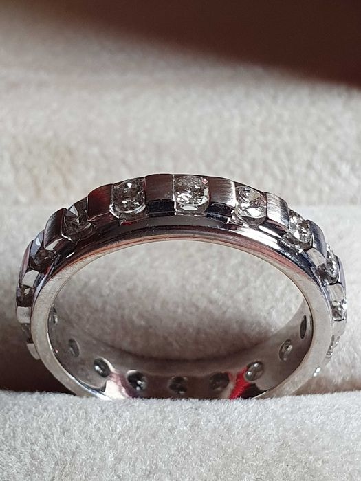 Extravaganta eleganta Eternity Memory aur 18k diamante naturale 1.8ct