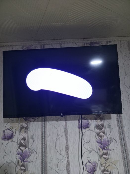 Телевизор смарт продам Qwatt