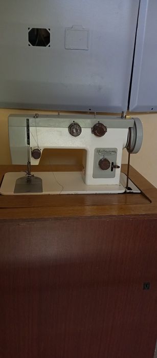 Продаётся швейная машинка ЧАЙКА 143.