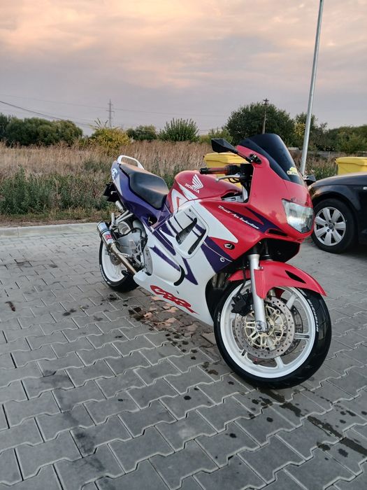 Vând Honda CBR 600