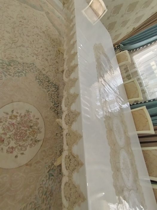 Продам  Стол  гостинную  со  стульями   18 шт