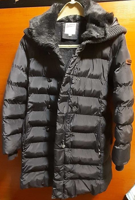 Geaca lunga vatuita , cu gluga