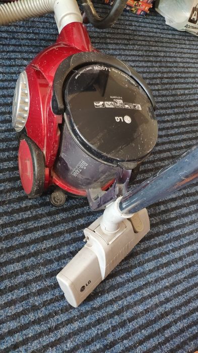 Пылесос  LG V-C 7143 HTR