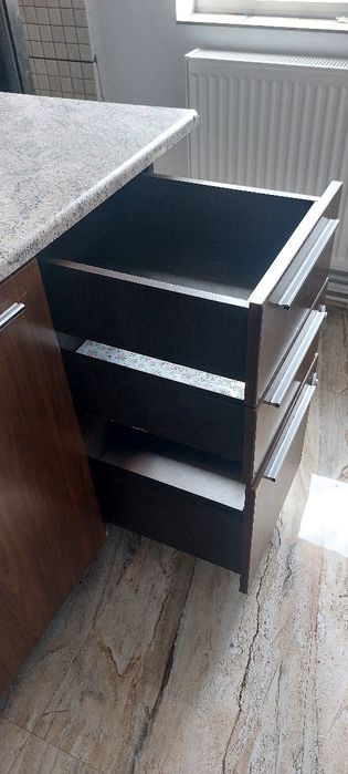 Mobilă bucătărie completă (corpuri sus + jos + blat + chiuvetă+baterie) – stare bună
