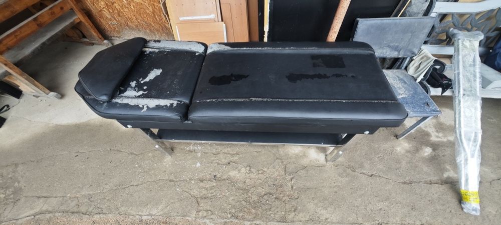 Продам б/у кушетку