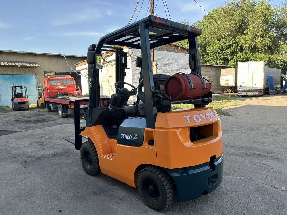 Вилочный погрузчик (кара)