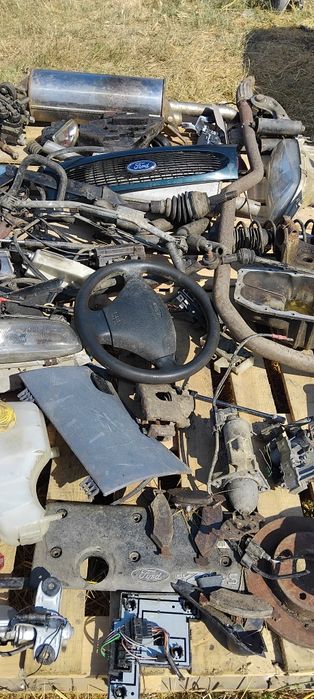 Продавам на части .Форд фиеста 14 бензин