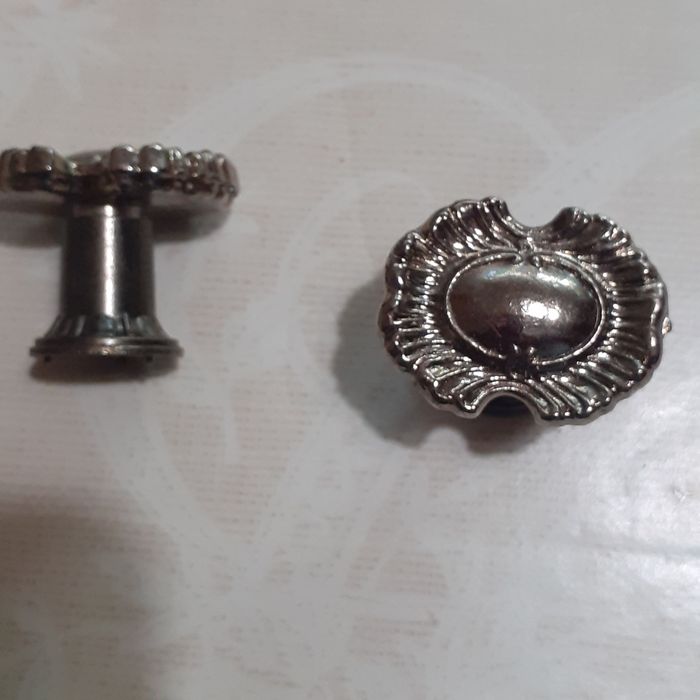 Дръжки за мебели 36 бр.по-0.80ст. броят. Може и на бройка.