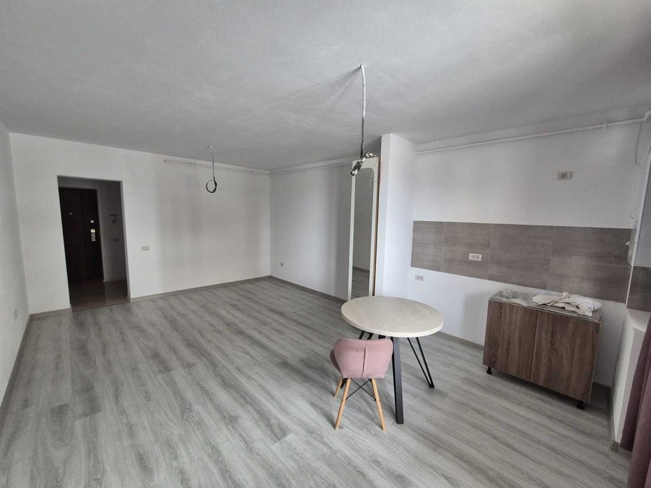 Vand garsoniera semi decomandata