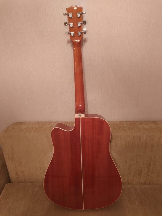 Продам гитару электроакустическую