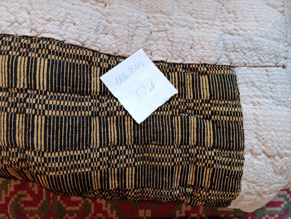Ръчно тъкан и нашиван автентичен текстил