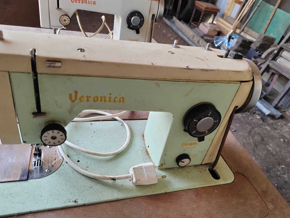Mașina de cusut Veronica
