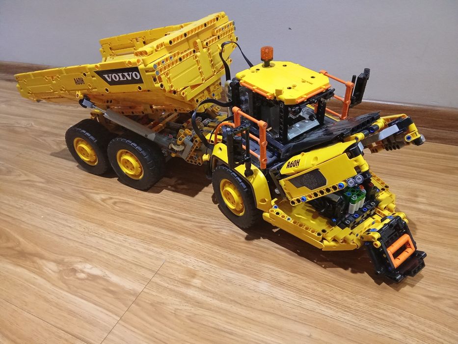 Lego tehnic transportor Volvo 6x6 42114