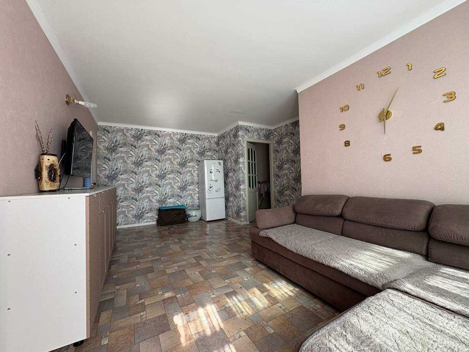 Продам 2х, средний этаж, не угловая, ремонт, мебель, техника