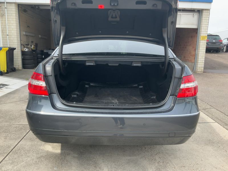 Mercedes-Benz E-Klasse E 220 CDI BlueEfficiency Avantgarde 2011