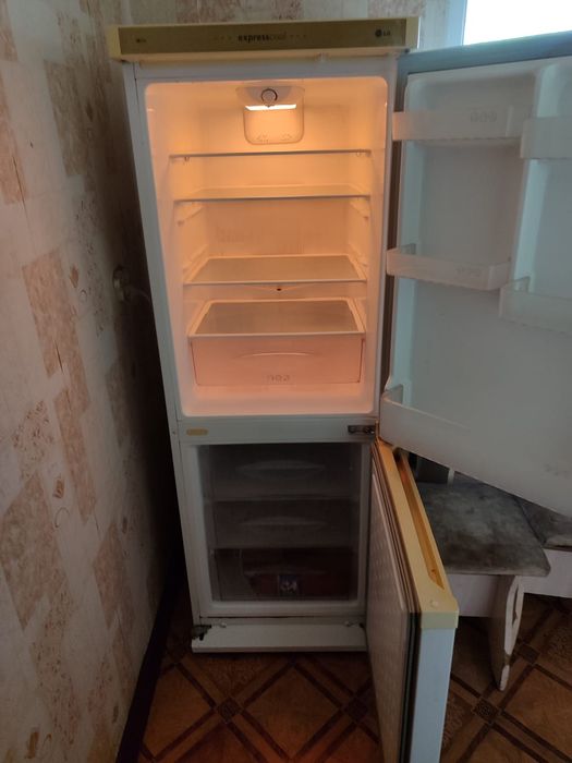 Продам холодильник LG