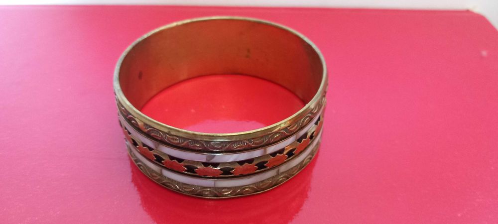 Bratara veche din alama cu sidef