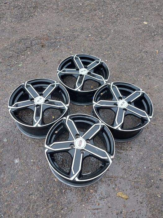 Диски R15 два комплекта. На Hyundai accent, Kia rio.