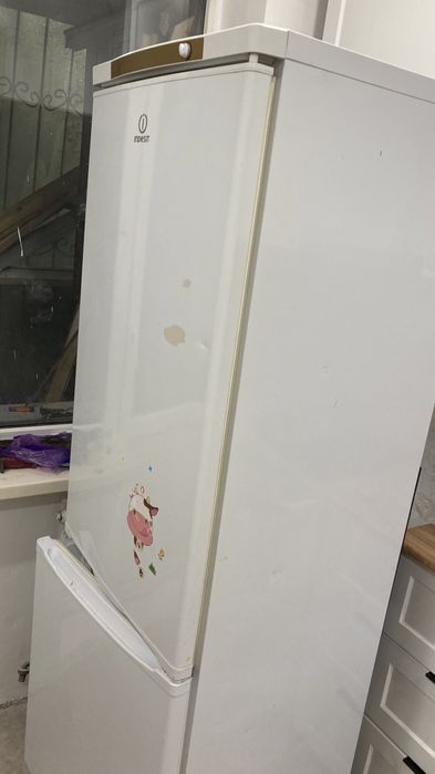 Продам холодильник индезит