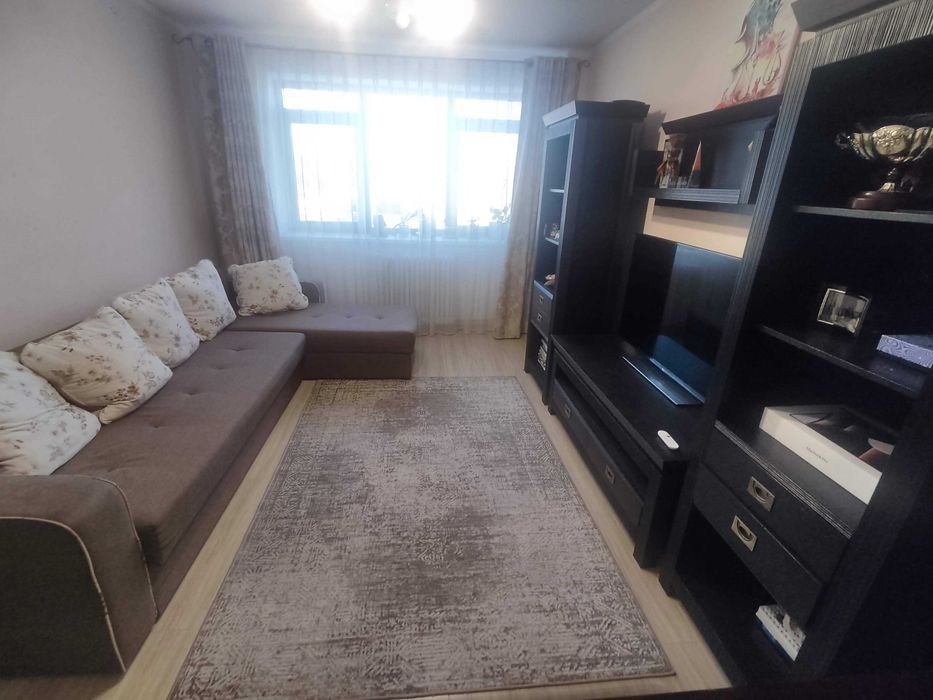 Direct Proprietar. Vand apartament 2 camere semi/mobilat in bloc renovat. Etaj intermediar