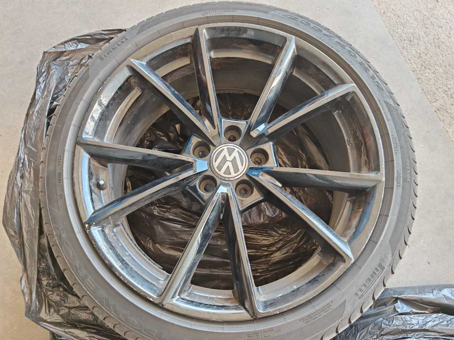 Джанти 19" 8,5J19 5x112 с нови гуми Pirelli Powergy 235/40R19 VW, AUDI