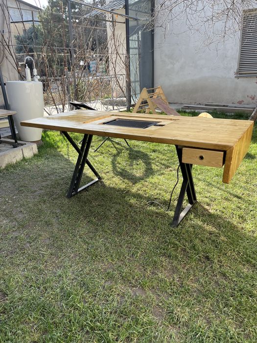 Авторский стол с встроенным грилем