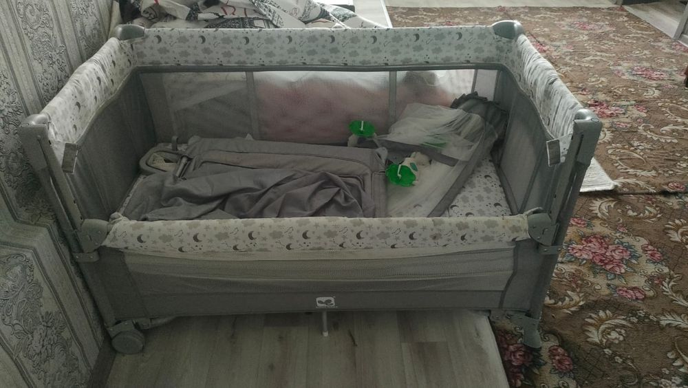 Продаётся манеж кровать