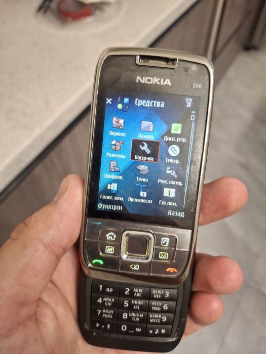 Продаю Nokia e66!